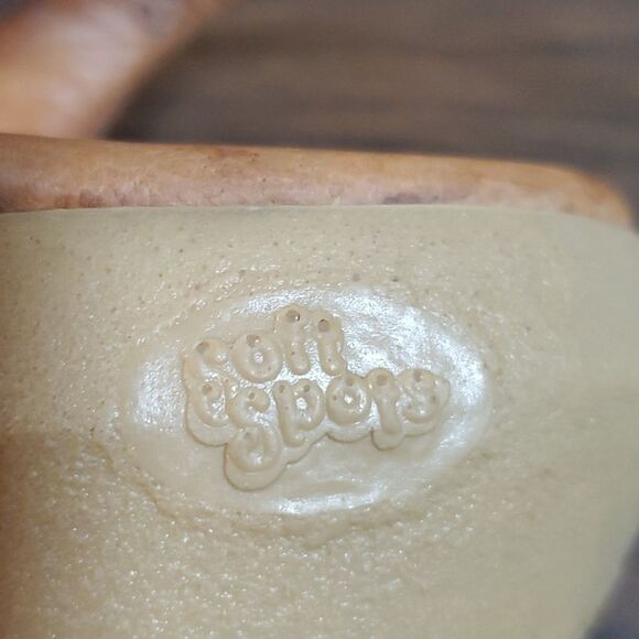 1970's Vintage Soft Spots Kitten Wedge Heel Tan Leather Sandals Made In USA - Picture 10 of 10